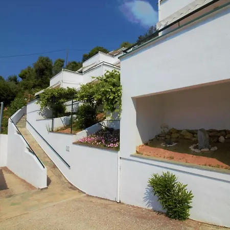 فندق Dionysos 3*